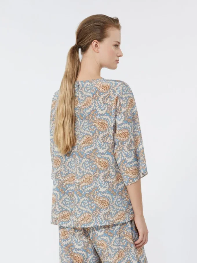 Bedrukte blouse van crêpe de chine van zijde, lichtblauw Bedrukte blouse van crêpe de chine van zijde, lichtblauw