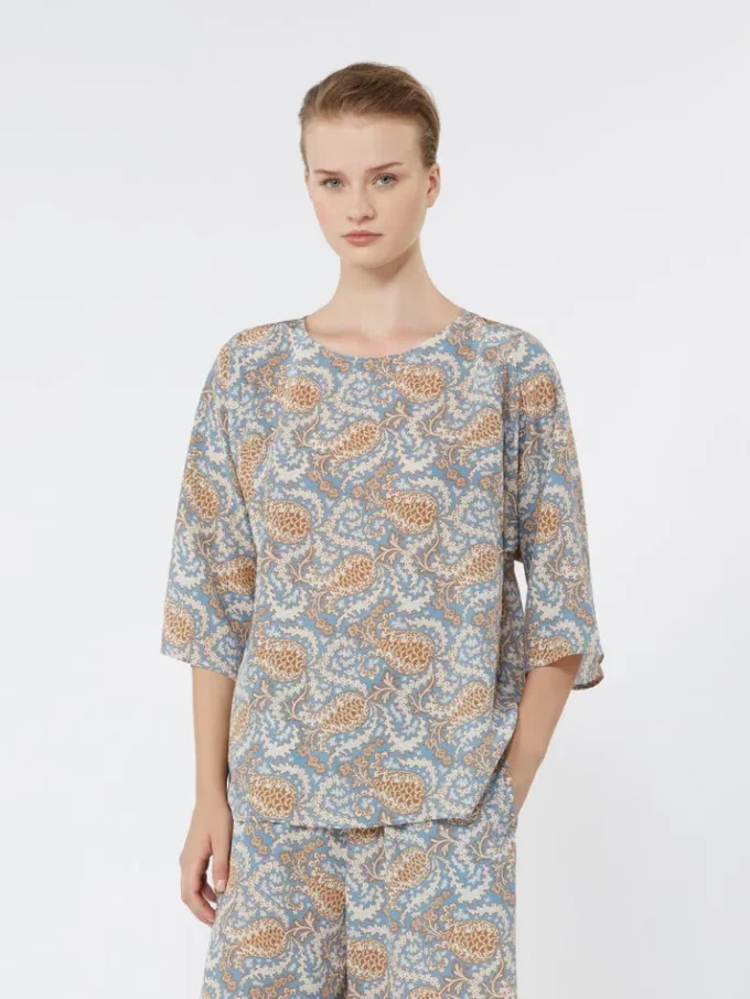 Bedrukte blouse van crêpe de chine van zijde, lichtblauw Bedrukte blouse van crêpe de chine van zijde, lichtblauw