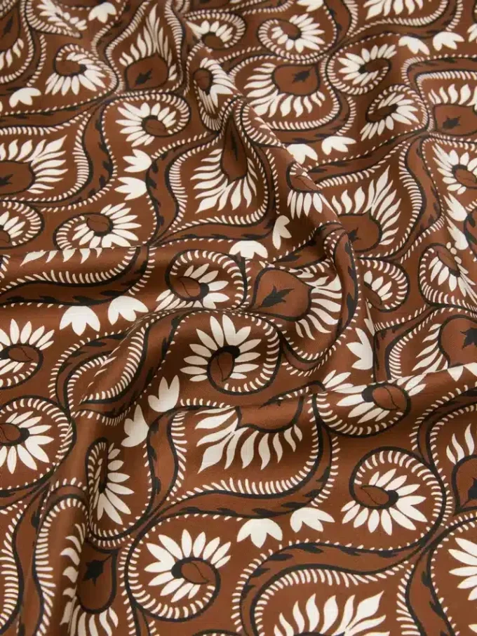 Bedrukte vierkante zijden foulard, karamel Bedrukte vierkante zijden foulard, karamel