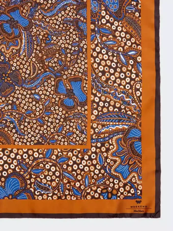 Bedrukte zijden foulard, hazelnootbruin Bedrukte zijden foulard, hazelnootbruin