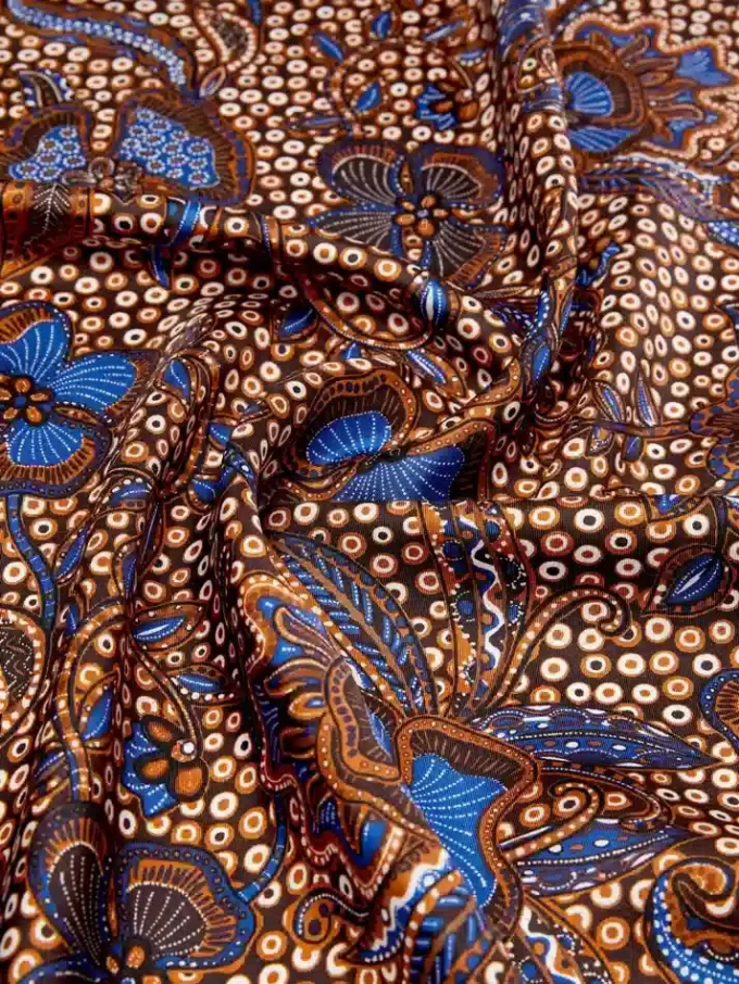 Bedrukte zijden foulard, hazelnootbruin Bedrukte zijden foulard, hazelnootbruin