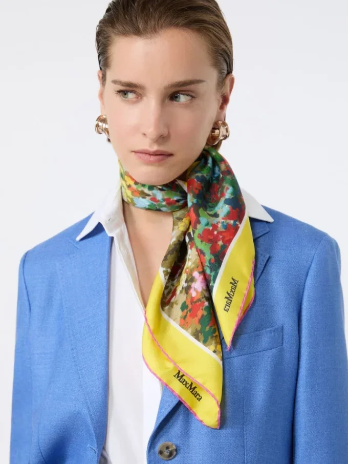 Bedrukte zijden foulard, lichtgeel