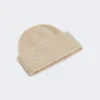 Beige kasjmier muts met ribbels