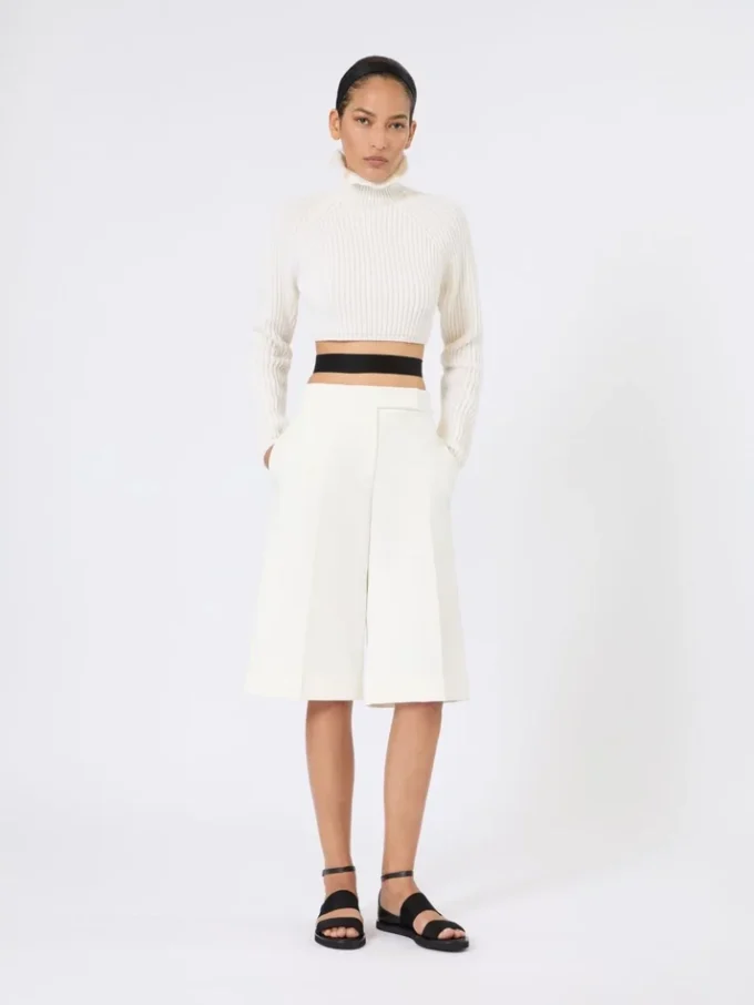 Bermudashort van viscose crêpe jersey, wit Bermudashort van viscose crêpe jersey, wit