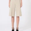 Bermudashort van wol, mohair en zijden canvas, zandkleur Bermudashort van wol, mohair en zijden canvas, zandkleur