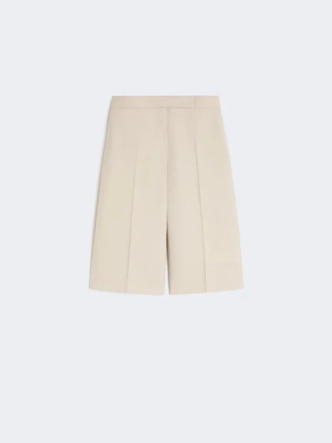 Bermudashort van wol, mohair en zijden canvas, zandkleur Bermudashort van wol, mohair en zijden canvas, zandkleur