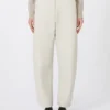 Broek met wijd uitlopende pijpen van gecoate stof, zandkleur Broek met wijd uitlopende pijpen van gecoate stof, zandkleur