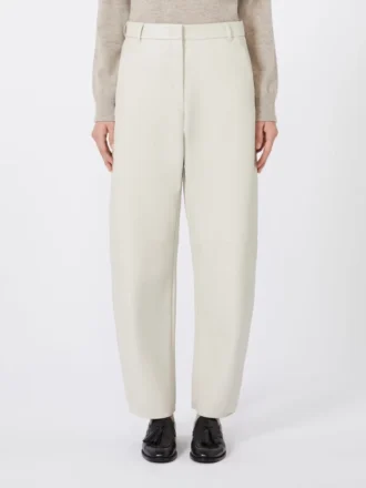 Broek met wijd uitlopende pijpen van gecoate stof, zandkleur