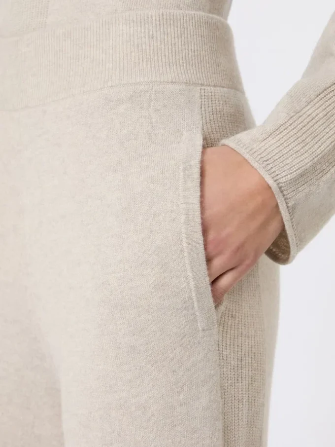 Broek van kasjmiergaren, beige Broek van kasjmiergaren, beige