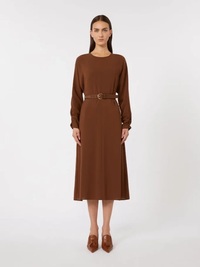 Cady-jurk met uitlopende pijpen, chocoladebruin Cady-jurk met uitlopende pijpen, chocoladebruin