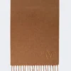 Camelkleurige stola met geborduurd monogram, camel