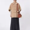 Cape van alpaca en kasjmier teddy-stof, beige Cape van alpaca en kasjmier teddy-stof, beige