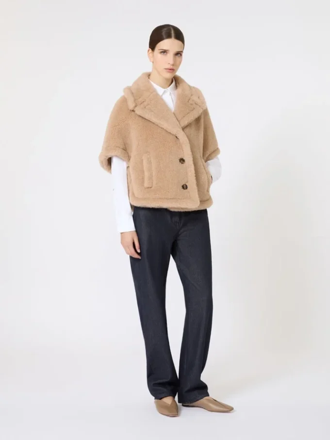Cape van alpaca en kasjmier teddy-stof met boxy-pasvorm, beige Cape van alpaca en kasjmier teddy-stof met boxy-pasvorm, beige