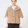 Cape van alpaca en kasjmier teddy-stof met boxy-pasvorm, beige Cape van alpaca en kasjmier teddy-stof met boxy-pasvorm, beige