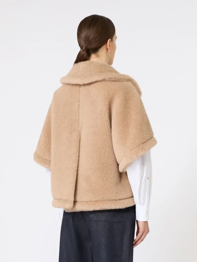 Cape van alpaca en kasjmier teddy-stof met boxy-pasvorm, beige Cape van alpaca en kasjmier teddy-stof met boxy-pasvorm, beige