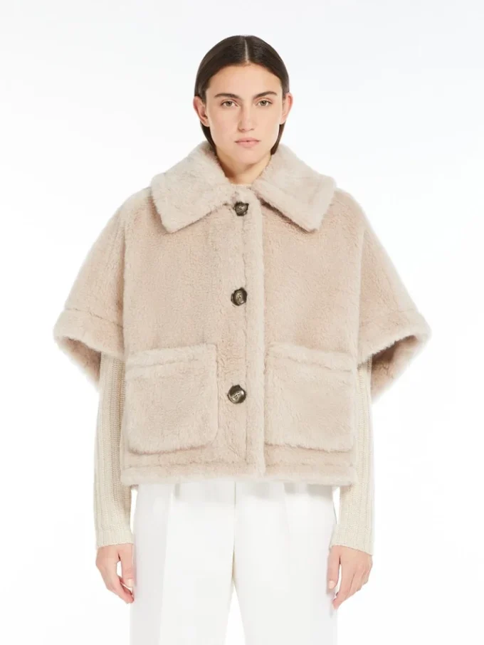 Cape van alpaca en teddywol, beige Cape van alpaca en teddywol, beige