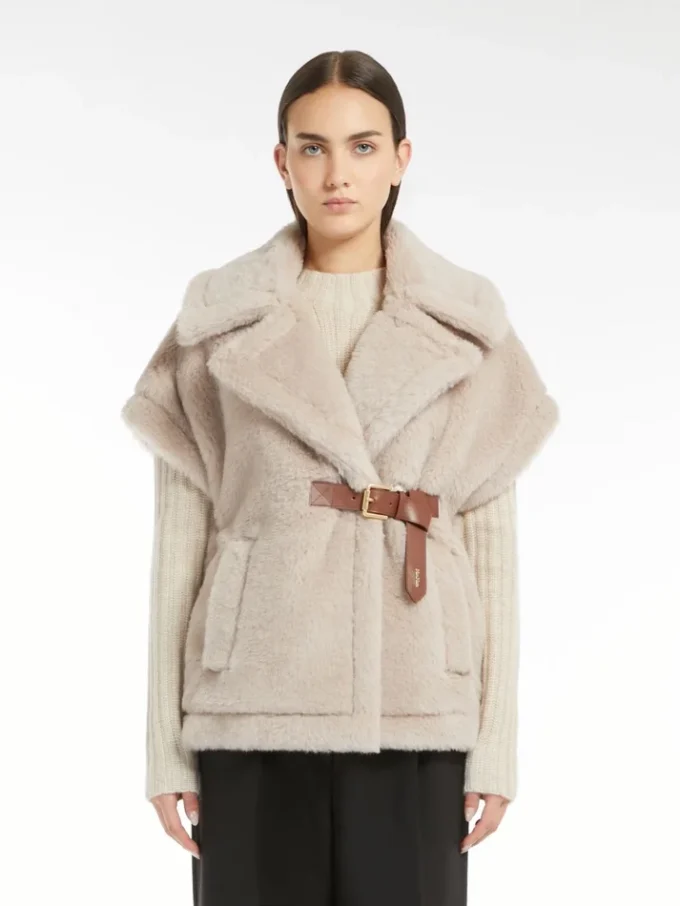 Cape van alpaca en teddywol, beige Cape van alpaca en teddywol, beige