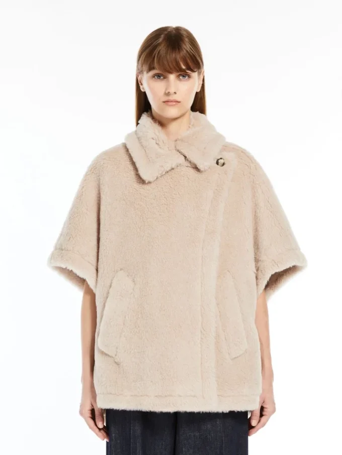 Cape van alpaca en teddywol, beige Cape van alpaca en teddywol, beige