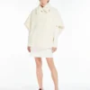 Cape van alpaca en teddywol, optisch wit Cape van alpaca en teddywol, optisch wit
