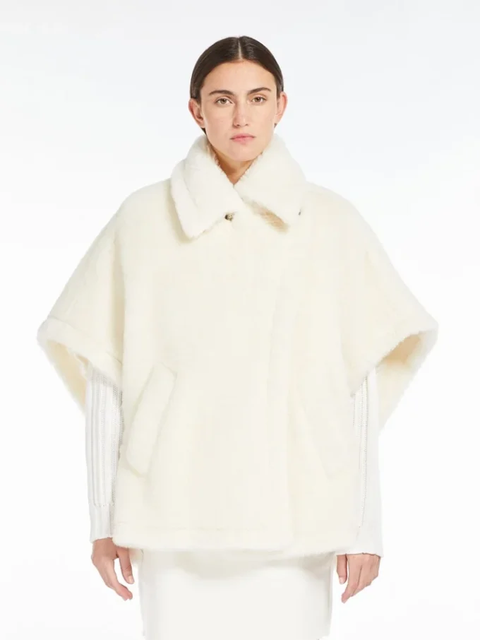 Cape van alpaca en teddywol, optisch wit Cape van alpaca en teddywol, optisch wit