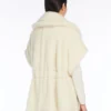 Cape van alpaca en teddywol, optisch wit Cape van alpaca en teddywol, optisch wit