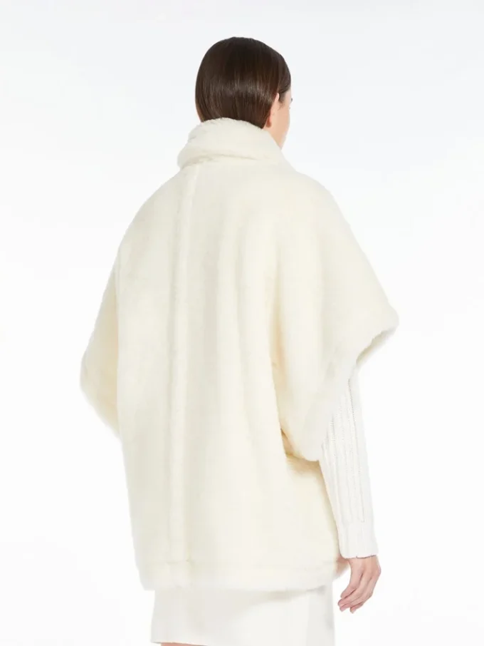 Cape van alpaca en teddywol, optisch wit Cape van alpaca en teddywol, optisch wit