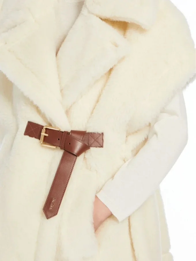 Cape van alpaca en teddywol, optisch wit Cape van alpaca en teddywol, optisch wit