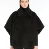 Cape van alpaca en teddywol, zwart Cape van alpaca en teddywol, zwart