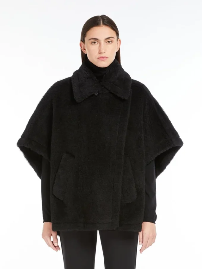 Cape van alpaca en teddywol, zwart Cape van alpaca en teddywol, zwart