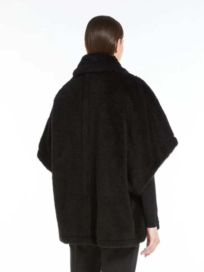 Cape van alpaca en teddywol, zwart Cape van alpaca en teddywol, zwart