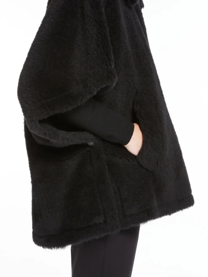 Cape van alpaca en teddywol, zwart Cape van alpaca en teddywol, zwart
