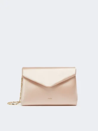 Clutch van viscose en zijdesatijn, poederkleurig