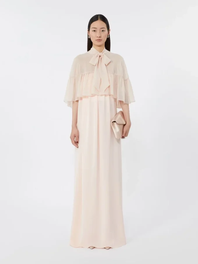 Clutch van viscose en zijdesatijn, poederkleurig Clutch van viscose en zijdesatijn, poederkleurig