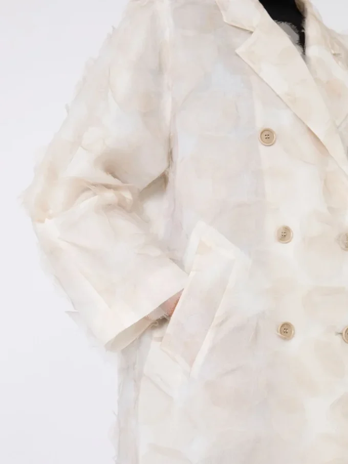 Dubbelrijige overjas van fil coupa-jacquard, zandkleur Dubbelrijige overjas van fil coupa-jacquard, zandkleur