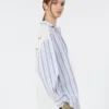 Gestreepte katoenen blouse met kant met oogjes, marineblauw Gestreepte katoenen blouse met kant met oogjes, marineblauw