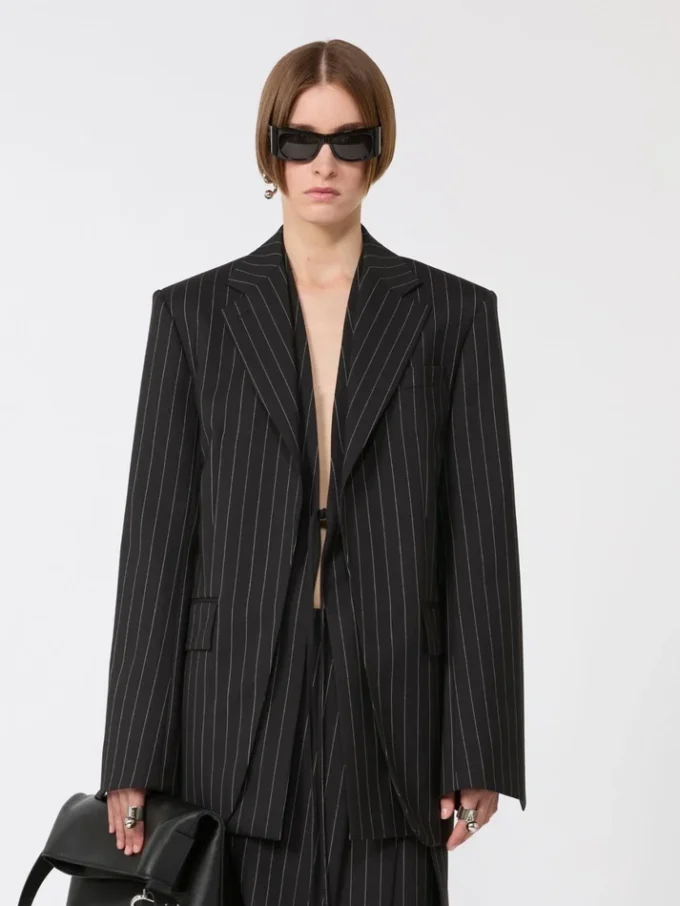 Getailleerde blazer van gabardine met krijtstreep, zwart Getailleerde blazer van gabardine met krijtstreep, zwart