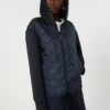 Gewatteerd jack met capuchon van waterafstotend canvas en jersey, marineblauw