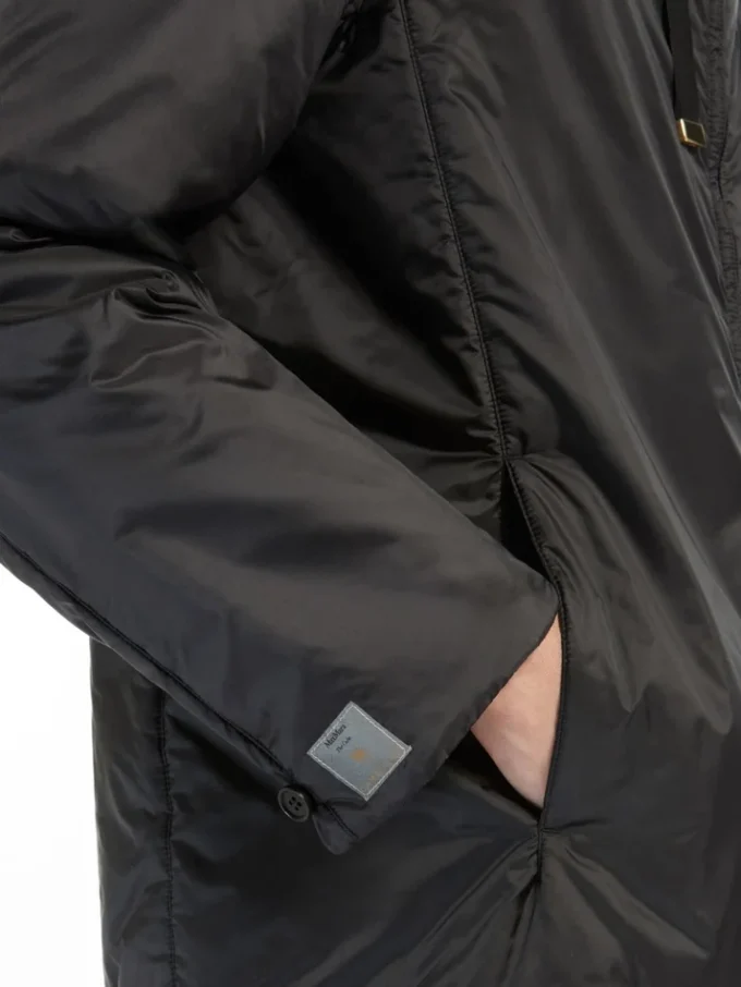 Gewatteerd, waterafstotend jack met capuchon, zwart Gewatteerd, waterafstotend jack met capuchon, zwart