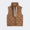 Gewatteerd, waterafstotend nylon canvas vest, karamel Gewatteerd, waterafstotend nylon canvas vest, karamel