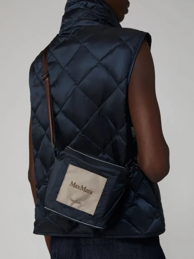 Gewatteerd, waterafstotend nylon canvas vest, middernachtblauw Gewatteerd, waterafstotend nylon canvas vest, middernachtblauw