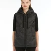 Gewatteerd, waterafstotend vest met capuchon, zwart Gewatteerd, waterafstotend vest met capuchon, zwart