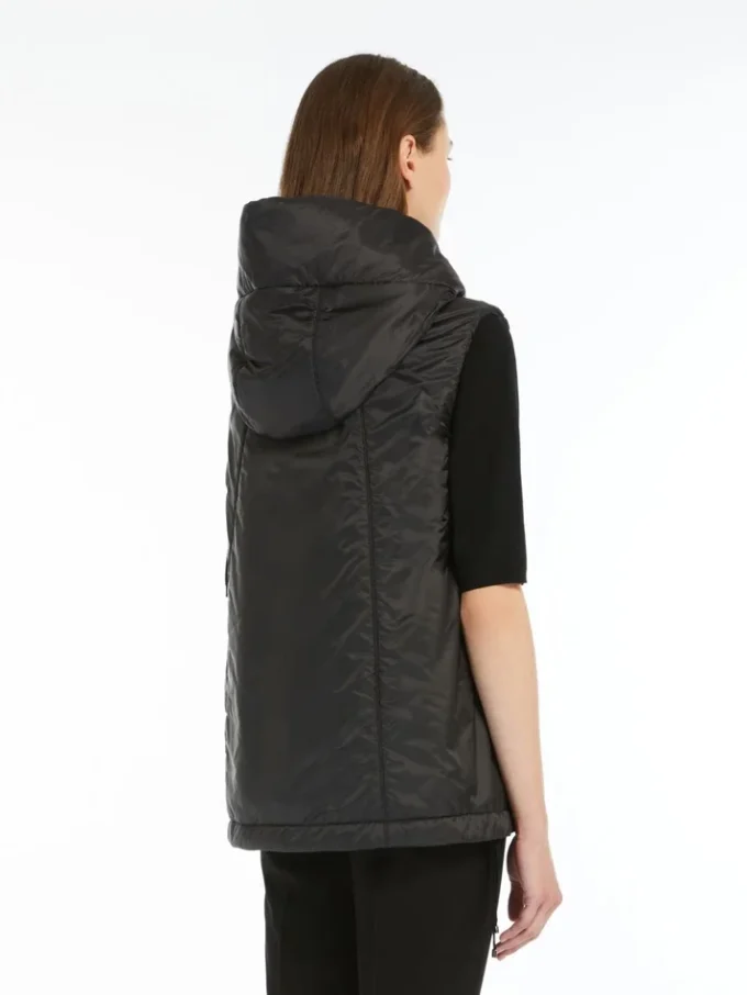 Gewatteerd, waterafstotend vest met capuchon, zwart Gewatteerd, waterafstotend vest met capuchon, zwart