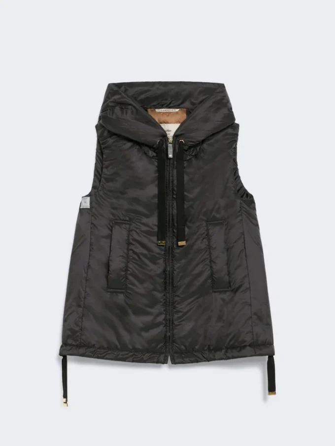 Gewatteerd, waterafstotend vest met capuchon, zwart Gewatteerd, waterafstotend vest met capuchon, zwart