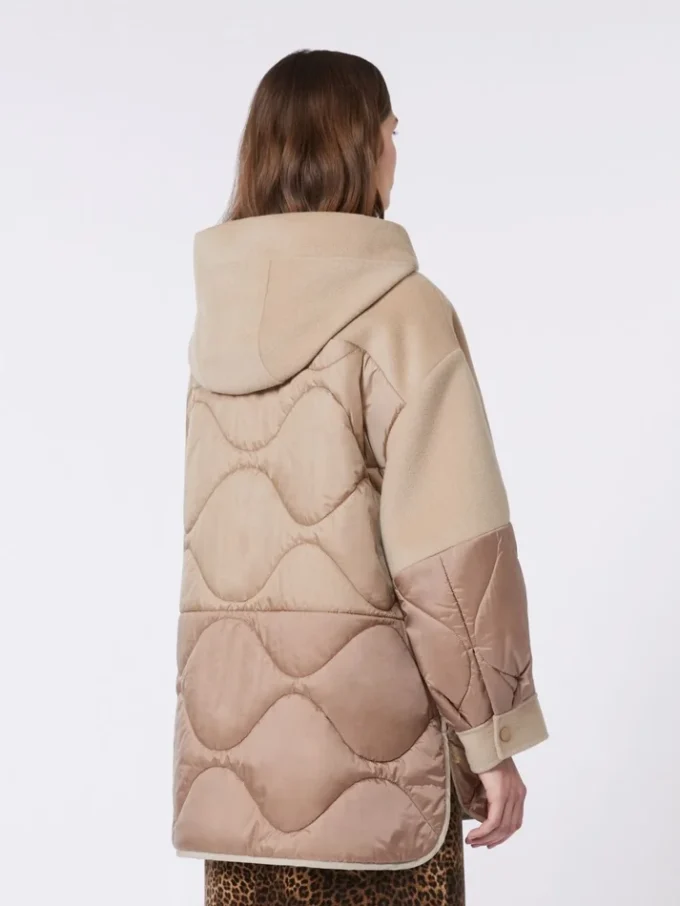 Gewatteerde jas van dubbelzijdige wol en nylon, camel Gewatteerde jas van dubbelzijdige wol en nylon, camel