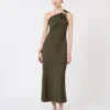 Glanzende satijnen one-shoulder jurk, mosgroen Glanzende satijnen one-shoulder jurk, mosgroen