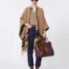 Jacquard wollen poncho, camel