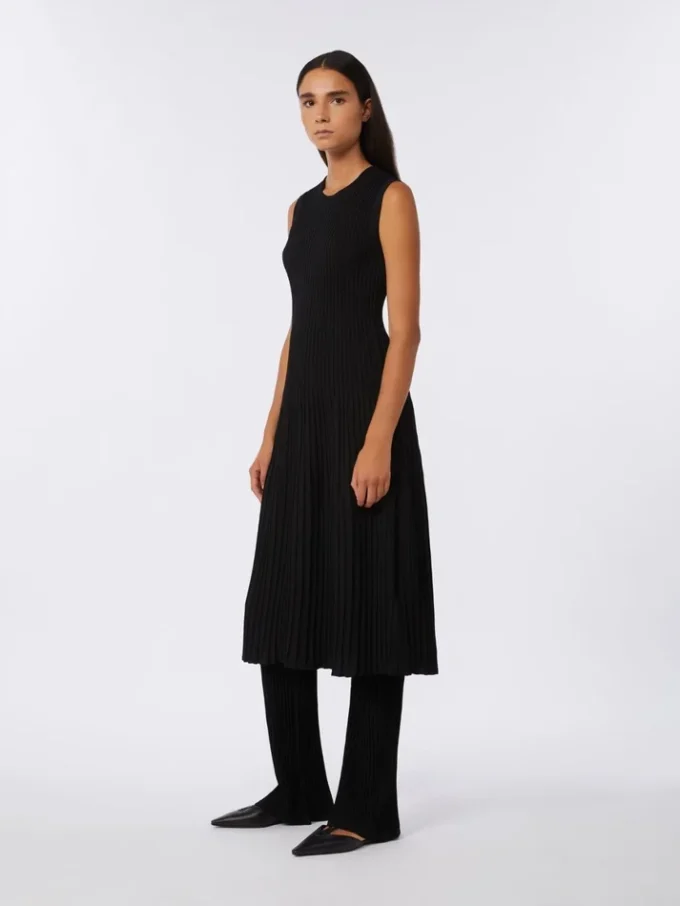 Jurk van viscose crêpe, zwart Jurk van viscose crêpe, zwart