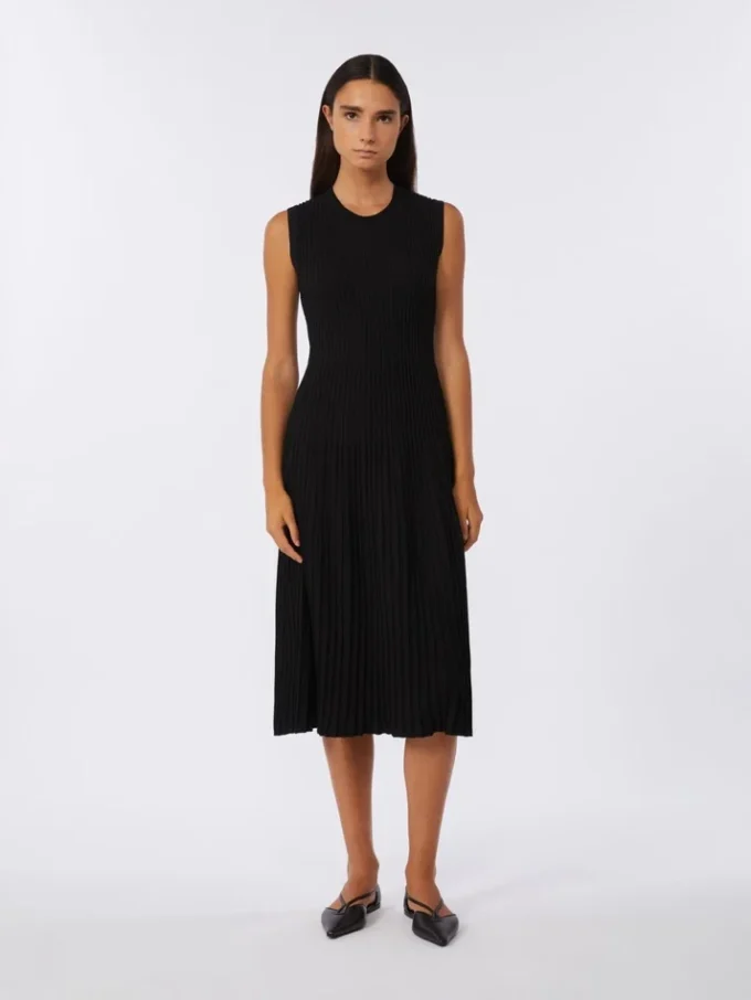 Jurk van viscose crêpe, zwart Jurk van viscose crêpe, zwart