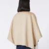 Kashmir cape met boxy-pasvorm, albino Kashmir cape met boxy-pasvorm, albino