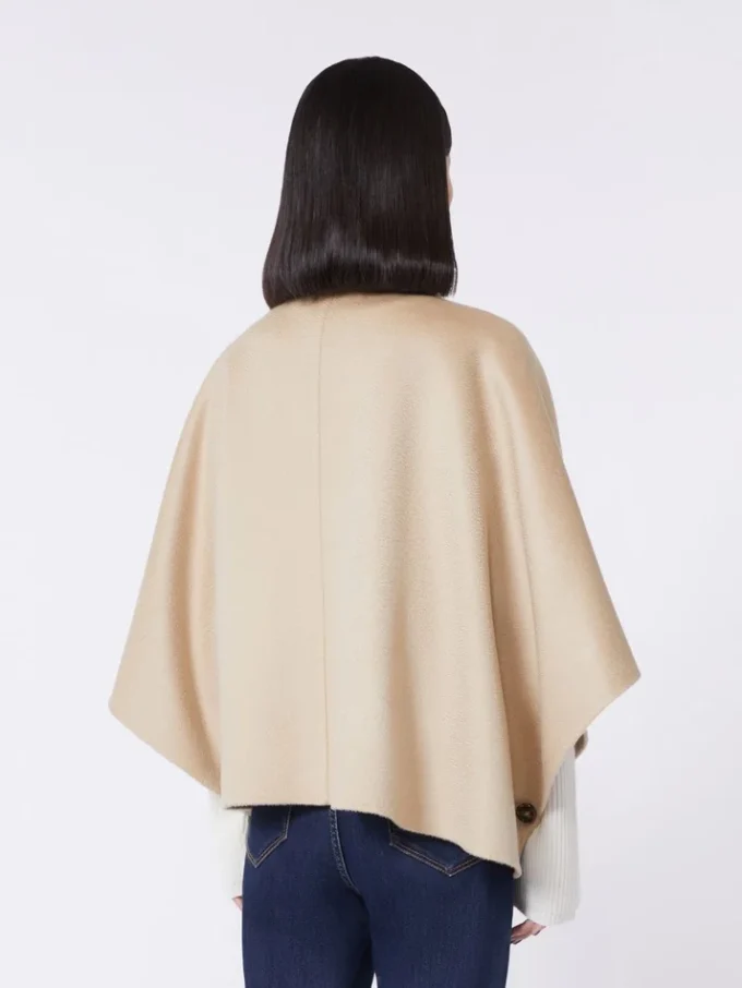 Kashmir cape met boxy-pasvorm, albino Kashmir cape met boxy-pasvorm, albino
